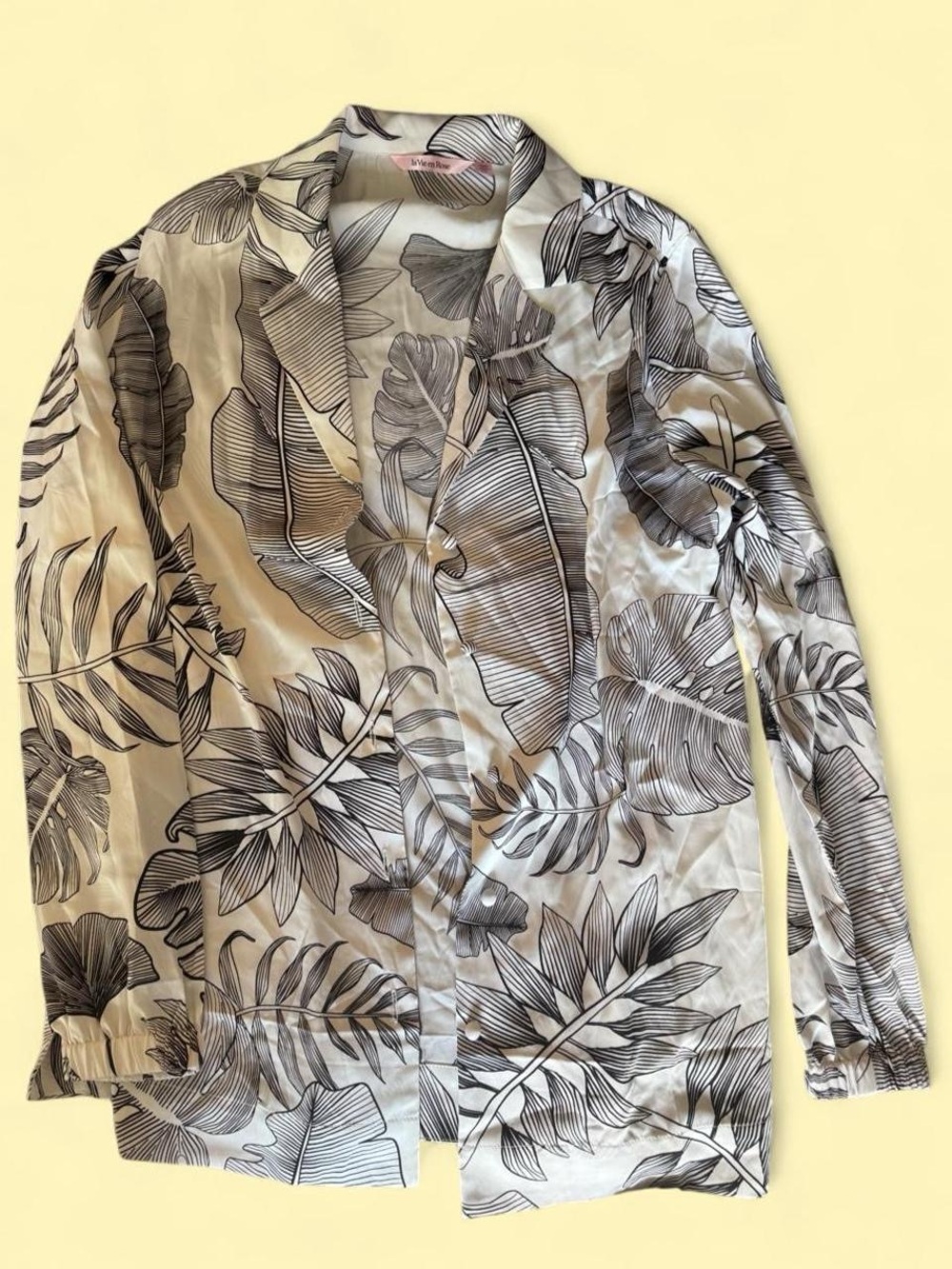 Tropical Leaf Print Two-Piece Lounge Set in White and Black